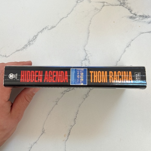 Book Hidden Agenda - Picture 3 of 3